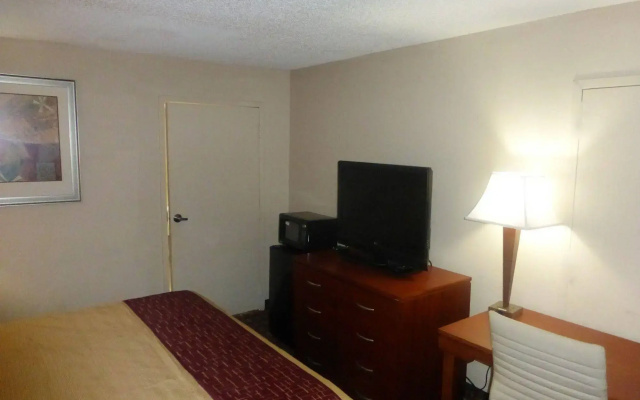 Days Inn & Suites by Wyndham Bossier City/Casino Area