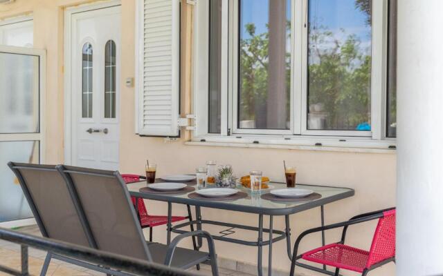 House 1 minute away from the beach