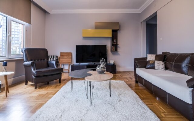 Central and Capacious Flat in Istanbul Bostanci