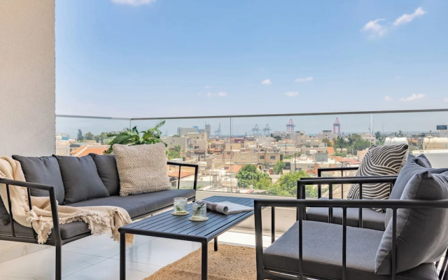 Sanders Cruise - Lovely 1-bdr Apt With Balcony