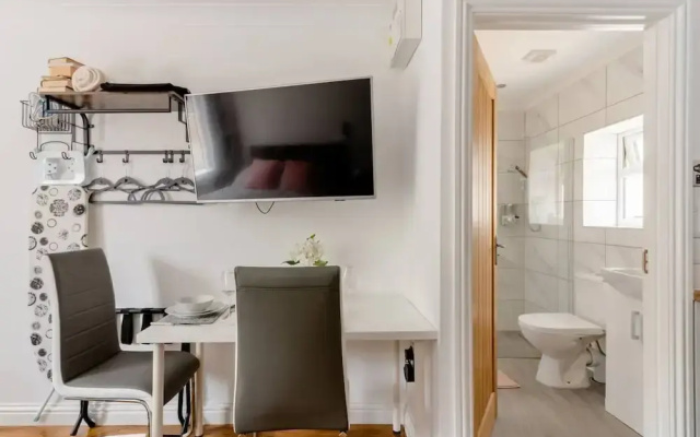 Private Self-contained Annex With Wifi & Parking