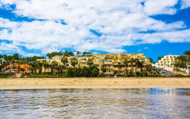 R2 Maryvent Beach Apartaments