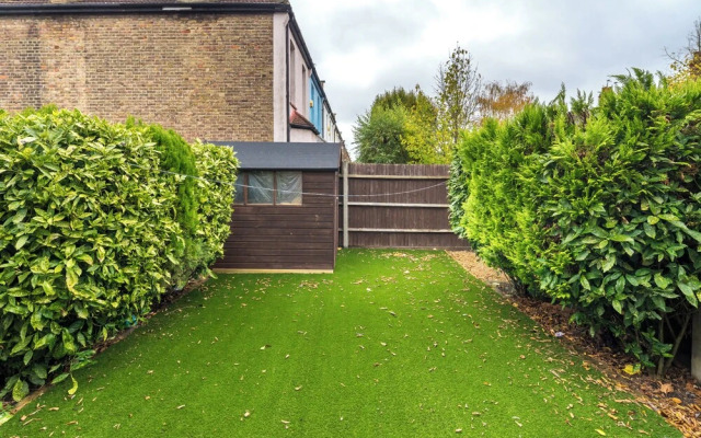 JOIVY 2-bed flat in West London