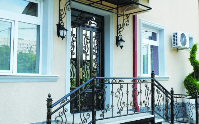 Hotel ATLANTIS near Airport