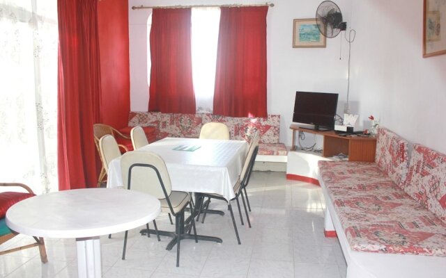 Apartment With 2 Bedrooms in Pereybere, With Enclosed Garden and Wifi