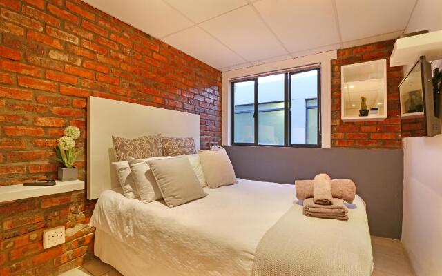 Happy Rhino Hotel