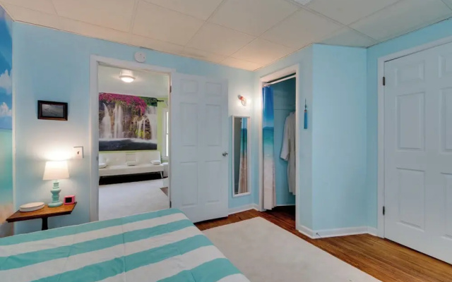 2 Miles to Dtwn! Idyllic Rochester Apt w/ Hot Tub