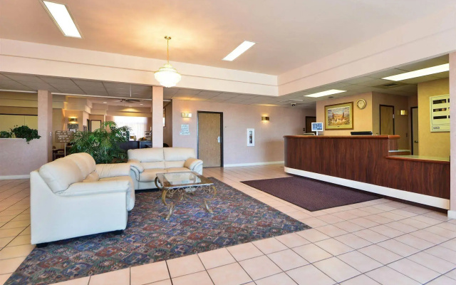 Econo Lodge Inn & Suites Jackpot near Casino