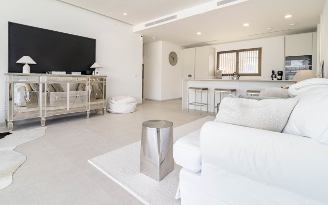 RLQ - Modern 2 Bed Apt With Rooftop Plunge Pool