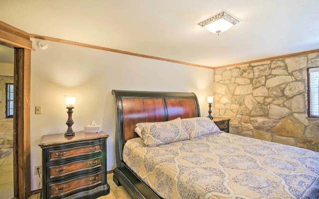 Countryside Cottage: 17 Mi to Downtown San Antonio