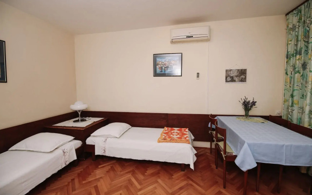 Apartments & Rooms Peranic