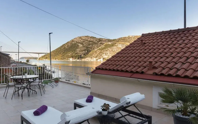 Apartment Cetinic - Two Bedroom Apartment With Terrace and Sea View
