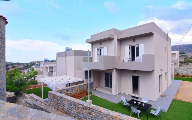 Tour the i Island of Crete Wail Staying in This 3 Bedroom Villa With it own Pool