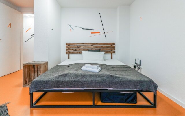 Sunny hostel room for 3
