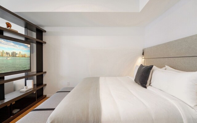 Luxury Studio Near from Bayfront Park