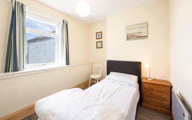 Borth Family House on the Beach Sleeps 7