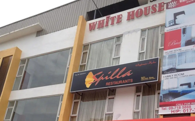 White House Cubical Hotel