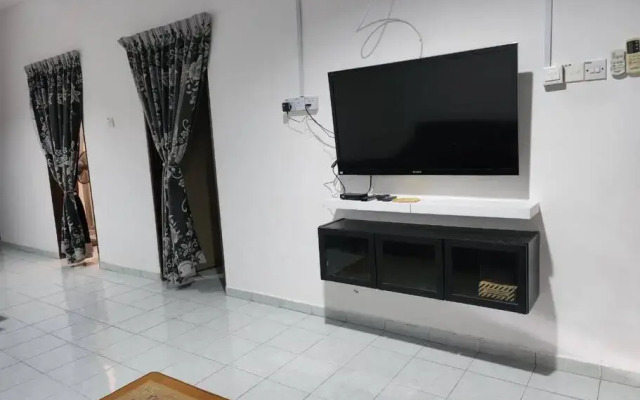 COZY HOME KLIA SEPANG with Aircond and Free Wi-Fi