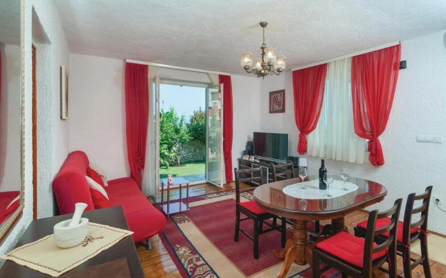 Stunning Home in Rogac With Wifi and 4 Bedrooms