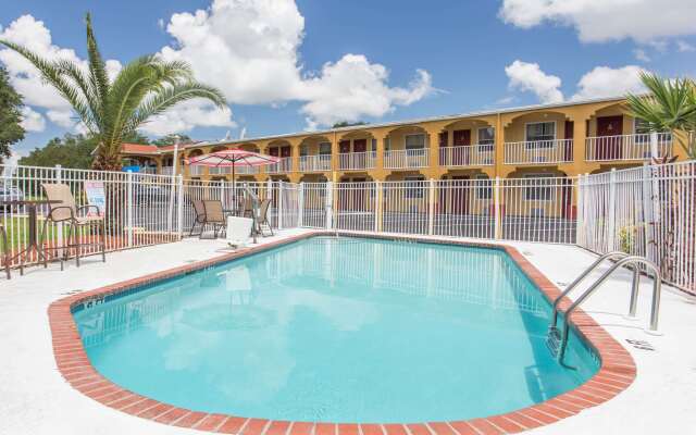 Days Inn by Wyndham Bradenton I-75