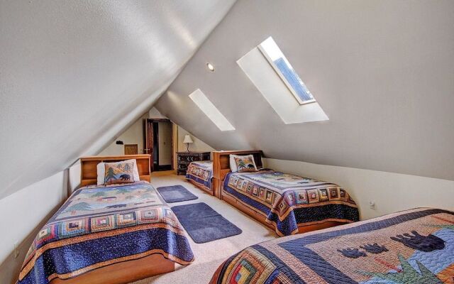 Gold King Lodge 8 Bedroom Home by RedAwning