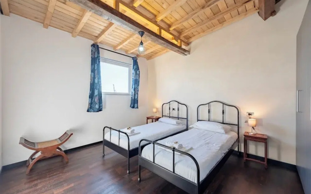 Pleasant 2BR flat next to Genoa Port