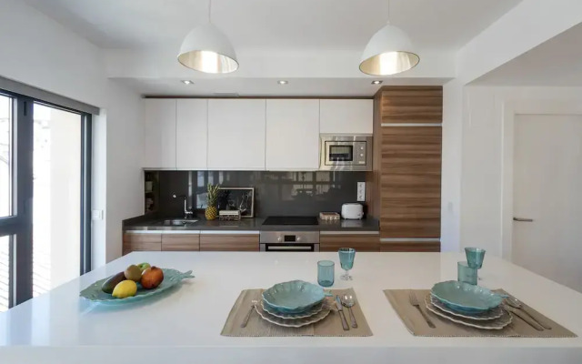 Chezmoihomes Plaza Nueva Deluxe