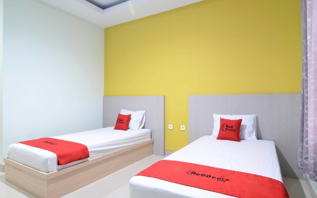 RedDoorz near Museum Keraton Surakarta