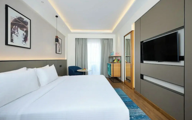 Iris Sarovar Portico