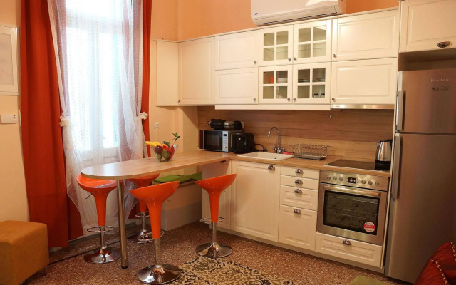 Athens Family Apartments