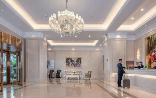 Vienna International Hotel (Huaihua City Center)