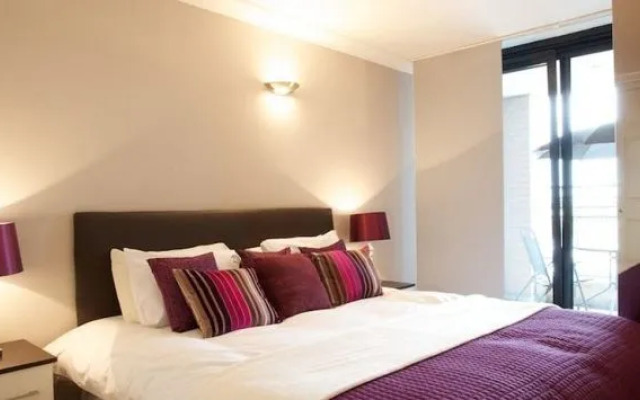 Oakwood at Point West Hotel