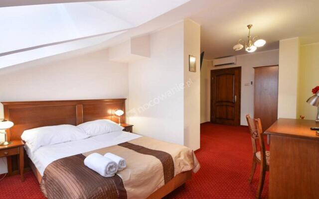 Dworek Vesaria Hotel