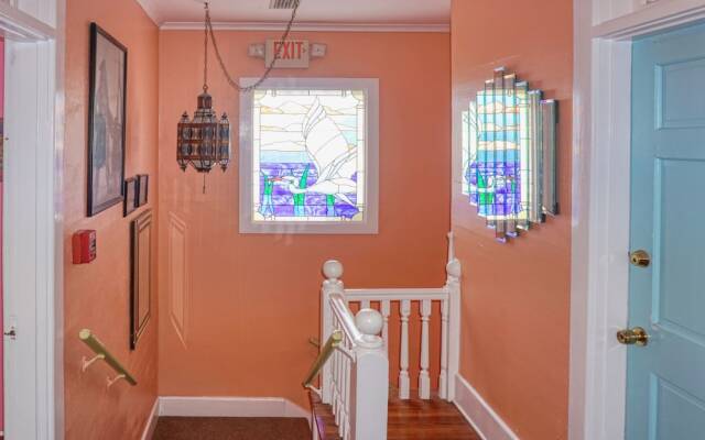 Pass A Grille Beach Escape (107-8)