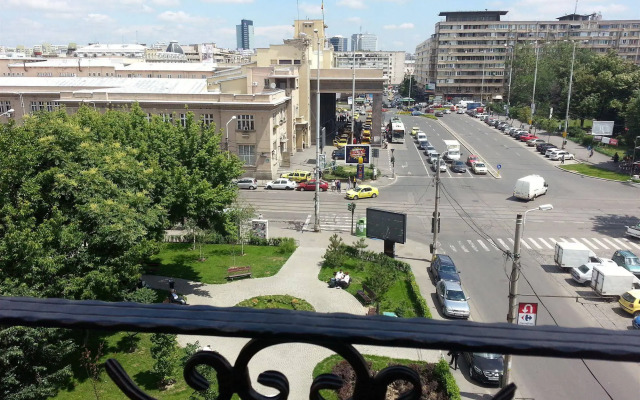 Reina Hotel