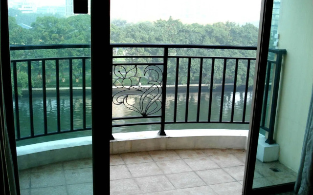 Riverside Hotel