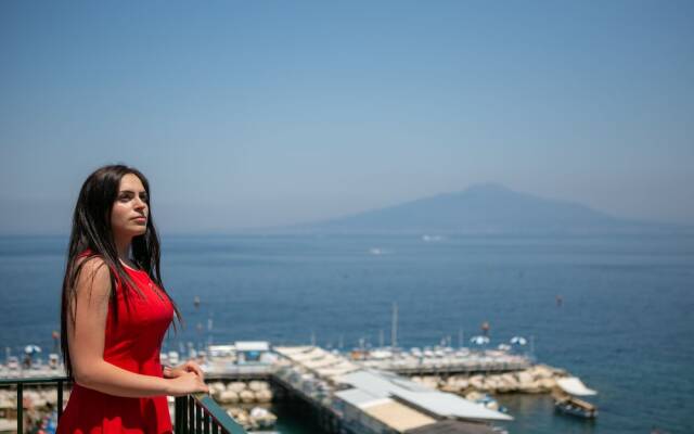 SeaView Sorrento Apartment by the sea with terrace