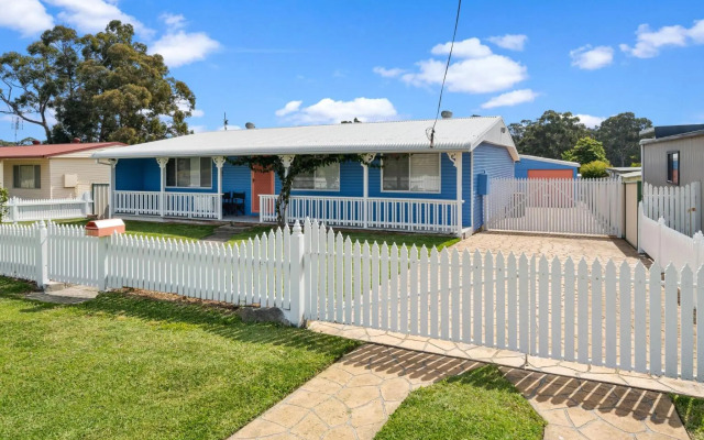Walk to Everything In Huskisson Central Location and Sleeps 10