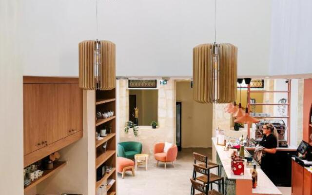 Bloom Hostel Bar & Garden