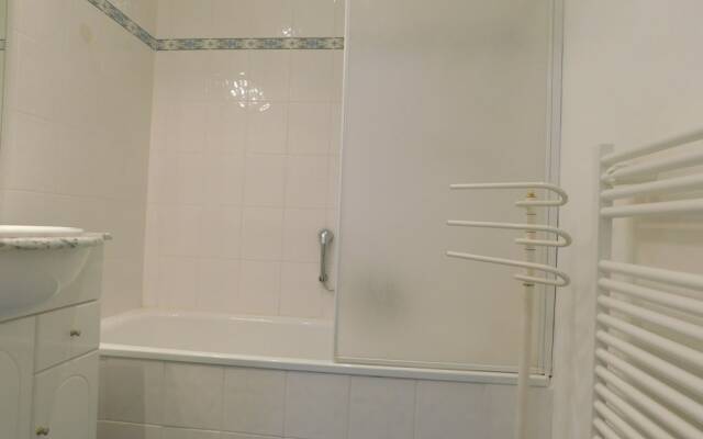 T2, Le Clos de la Reine, climatisation et parking privé