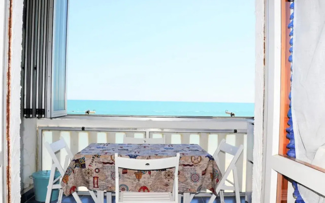 Cozy Apartment by the sea