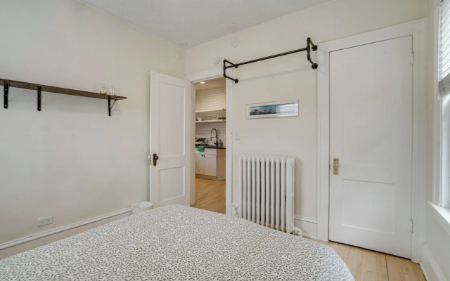 Bright Minneapolis Apartment - 1 Mi to Downtown!