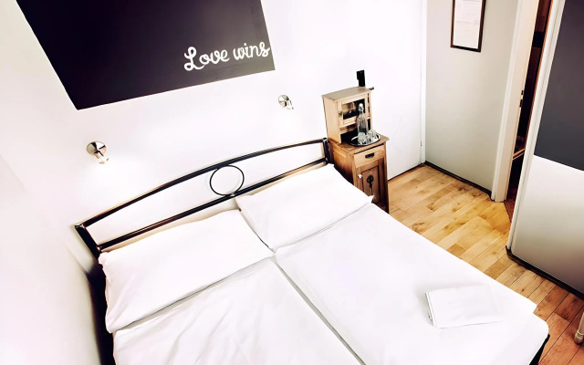 Sir Toby's Hostel