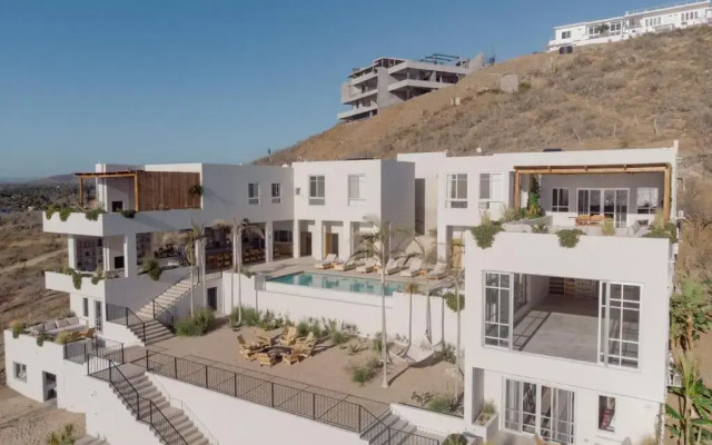 Topia Retreat - Surf Suite Sur