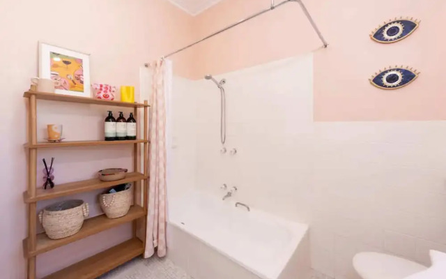 Charming Art Deco Unit in East Melbourne