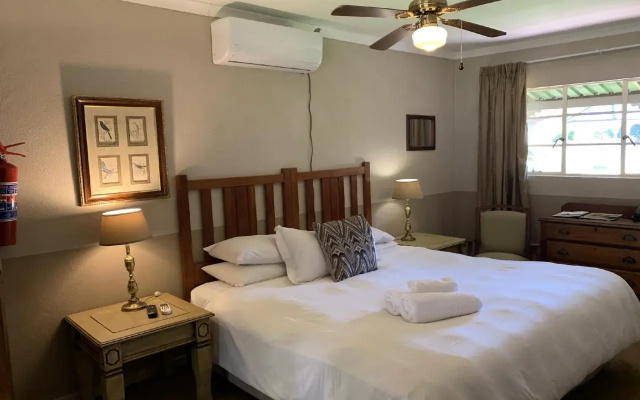 Shangri-La Country Hotel