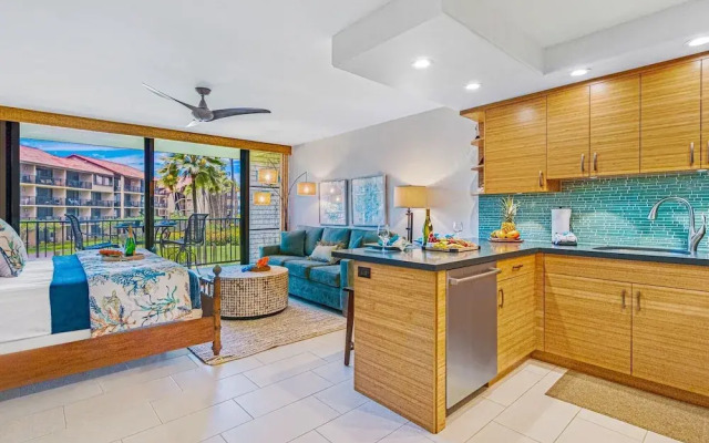 Papakea Oceanview Studio 0 Bedroom Condo by RedAwning