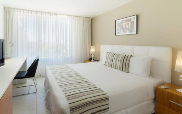 Real Colonia Hotel & Suites