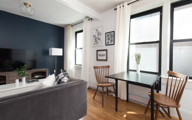 Premier Theater District Suites by Sonder
