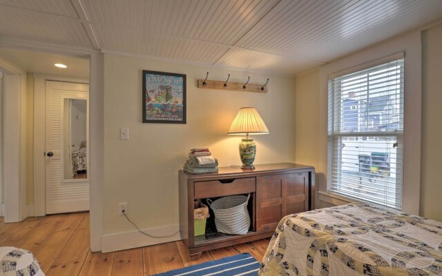 Kennebunk Cottage w/ Yard < 1 Mi to Beach!